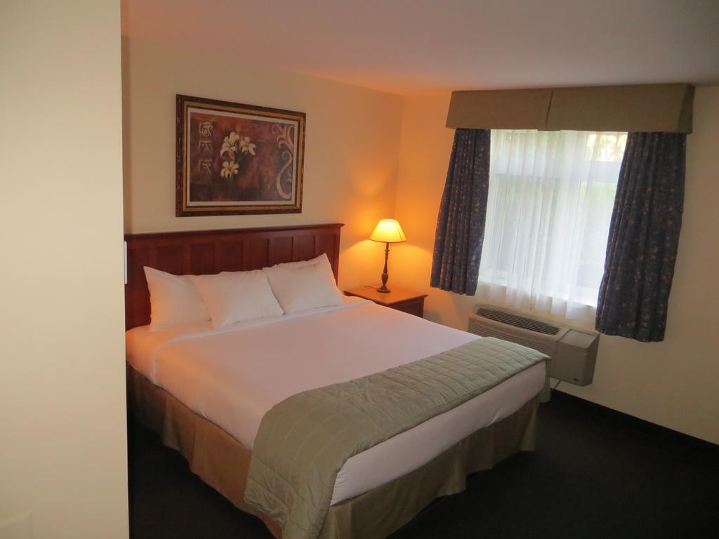 Hotel St-Bernard Saint-Bernard-de-Lacolle Oda fotoğraf