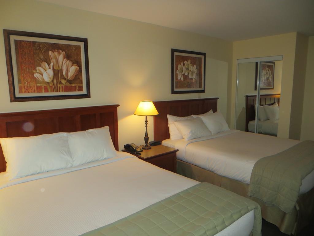 Hotel St-Bernard Saint-Bernard-de-Lacolle Oda fotoğraf
