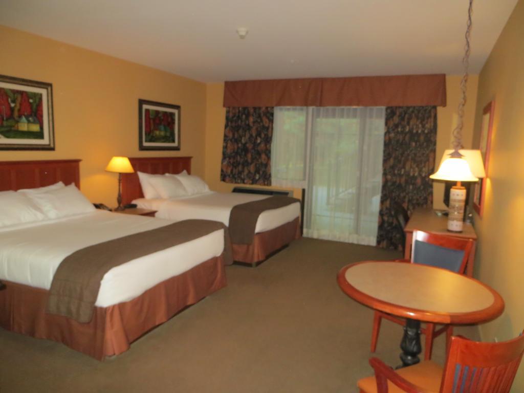 Hotel St-Bernard Saint-Bernard-de-Lacolle Oda fotoğraf