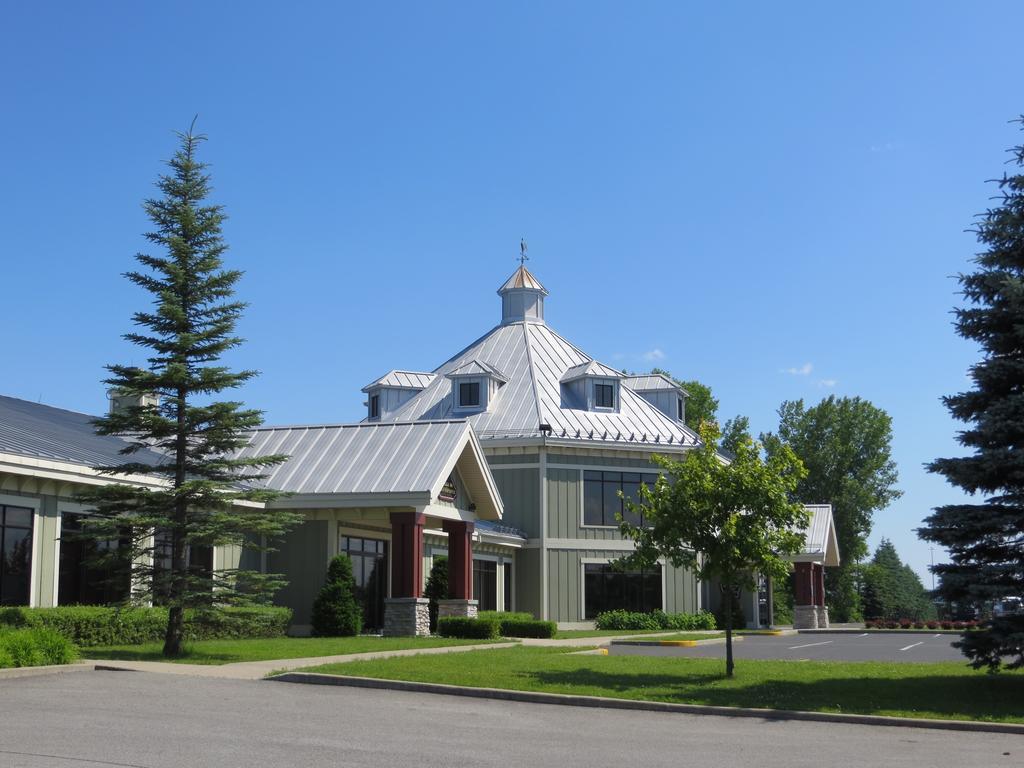 Hotel St-Bernard Saint-Bernard-de-Lacolle Dış mekan fotoğraf