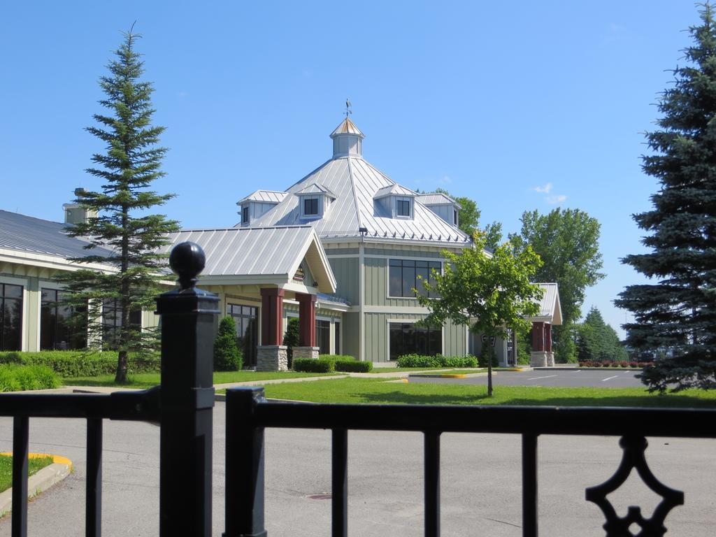 Hotel St-Bernard Saint-Bernard-de-Lacolle Dış mekan fotoğraf